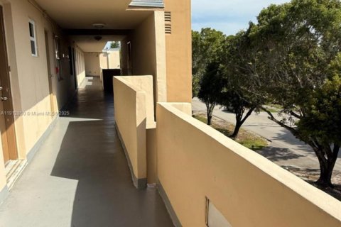 Copropriété à louer à Miami, Floride: 1 chambre, 83.43 m2 № 1971183 - photo 14