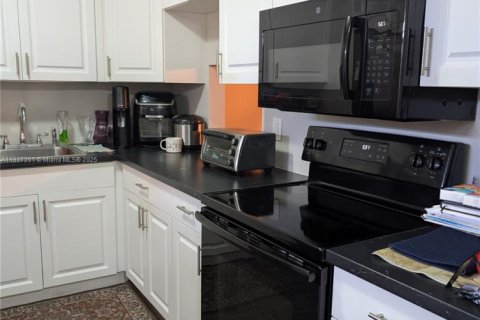 Condominio en venta en Plantation, Florida, 1 dormitorio, 86.58 m2 № 1978582 - foto 10