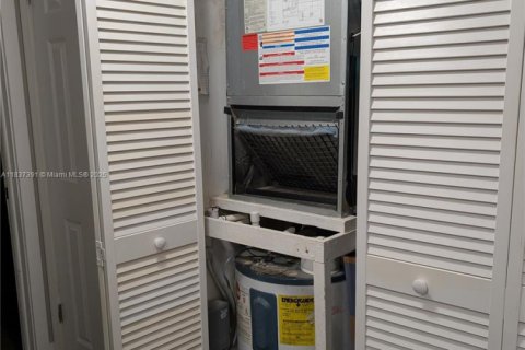 Condominio en venta en Plantation, Florida, 1 dormitorio, 86.58 m2 № 1978582 - foto 15