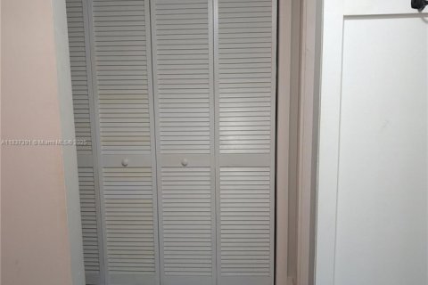 Condominio en venta en Plantation, Florida, 1 dormitorio, 86.58 m2 № 1978582 - foto 11