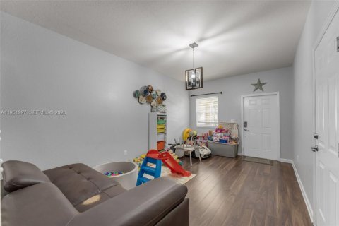 Touwnhouse à vendre à Cutler Bay, Floride: 3 chambres, 162.3 m2 № 2089327 - photo 7