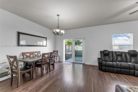 Touwnhouse à vendre à Cutler Bay, Floride: 3 chambres, 162.3 m2 № 2089327 - photo 3