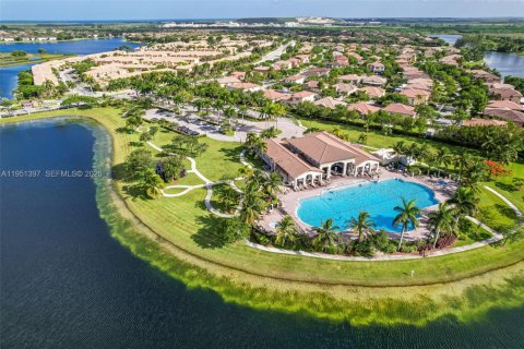 Touwnhouse à vendre à Cutler Bay, Floride: 3 chambres, 162.3 m2 № 2089327 - photo 16