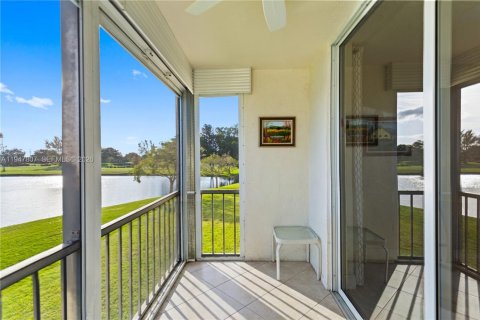 Купить кондоминиум в Пемброк-Пайнс, Флорида 1 спальня, 83.61м2, № 2003910 - фото 19