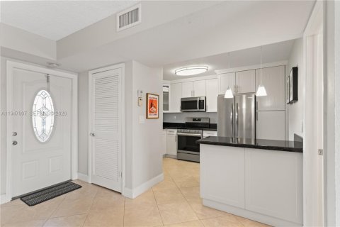 Купить кондоминиум в Пемброк-Пайнс, Флорида 1 спальня, 83.61м2, № 2003910 - фото 6