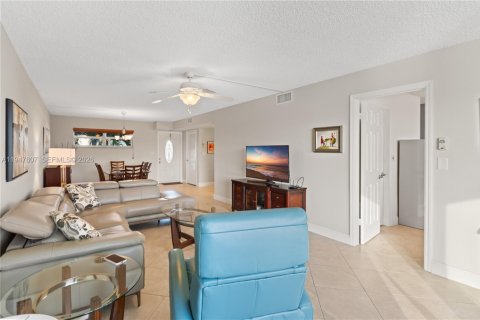 Купить кондоминиум в Пемброк-Пайнс, Флорида 1 спальня, 83.61м2, № 2003910 - фото 12