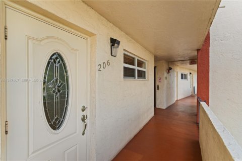 Купить кондоминиум в Пемброк-Пайнс, Флорида 1 спальня, 83.61м2, № 2003910 - фото 30