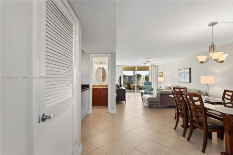 Купить кондоминиум в Пемброк-Пайнс, Флорида 1 спальня, 83.61м2, № 2003910 - фото 9