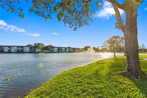 Купить кондоминиум в Пемброк-Пайнс, Флорида 1 спальня, 83.61м2, № 2003910 - фото 27