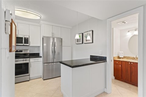 Купить кондоминиум в Пемброк-Пайнс, Флорида 1 спальня, 83.61м2, № 2003910 - фото 5