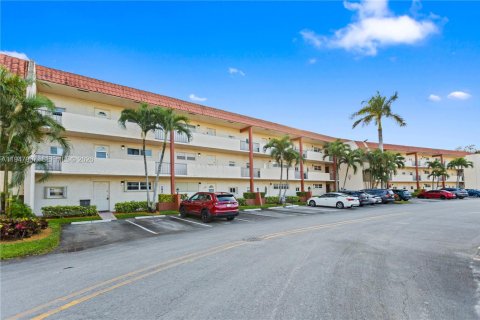 Купить кондоминиум в Пемброк-Пайнс, Флорида 1 спальня, 83.61м2, № 2003910 - фото 29