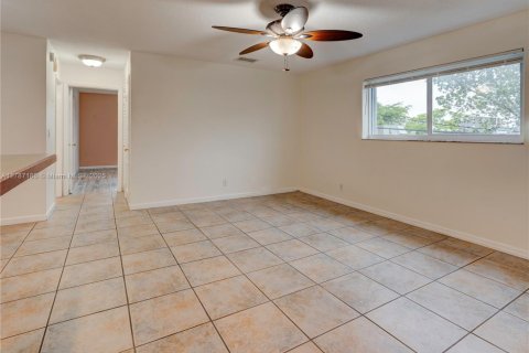 Condo in Hollywood, Florida, 1 bedroom  № 1937851 - photo 11