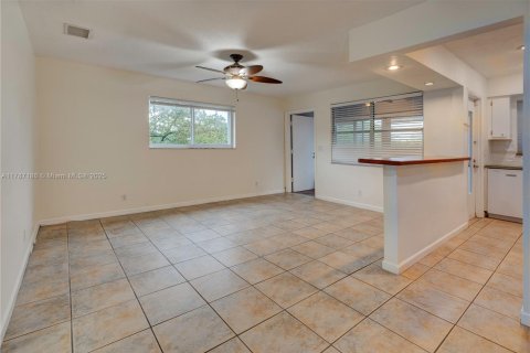 Condominio en venta en Hollywood, Florida, 1 dormitorio, 69.68 m2 № 1937851 - foto 10