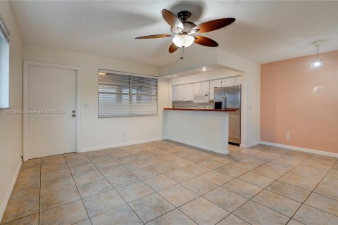 Condo in Hollywood, Florida, 1 bedroom  № 1937851 - photo 12