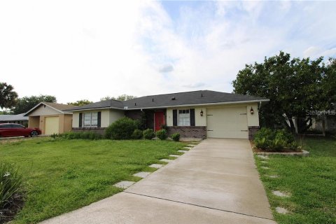 House in Davenport, Florida 2 bedrooms, 96.62 sq.m. № 2345241