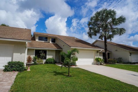 Townhouse in Wellington, Florida 3 bedrooms, 159.79 sq.m. № 2083574 - photo 3