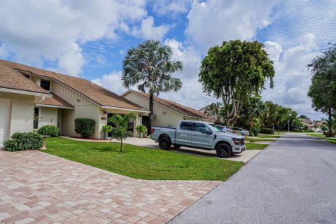 Townhouse in Wellington, Florida 3 bedrooms, 159.79 sq.m. № 2083574 - photo 6