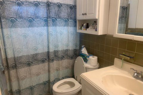 Villa ou maison à vendre à Miami, Floride: 4 chambres, 154.03 m2 № 1989231 - photo 21