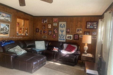 Villa ou maison à vendre à Miami, Floride: 4 chambres, 154.03 m2 № 1989231 - photo 16