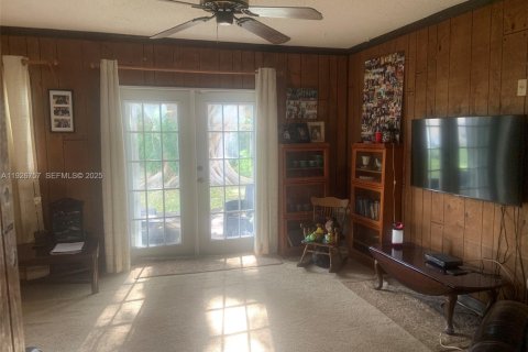 Villa ou maison à vendre à Miami, Floride: 4 chambres, 154.03 m2 № 1989231 - photo 15