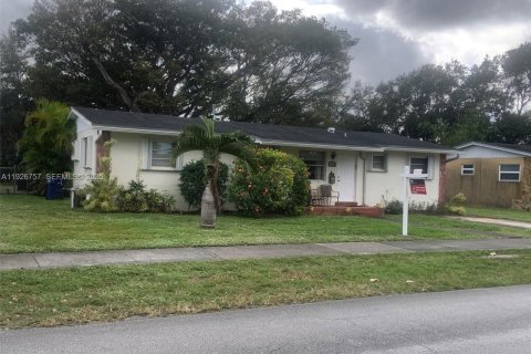 Villa ou maison à vendre à Miami, Floride: 4 chambres, 154.03 m2 № 1989231 - photo 3