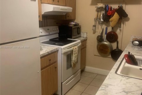 Villa ou maison à vendre à Miami, Floride: 4 chambres, 154.03 m2 № 1989231 - photo 18