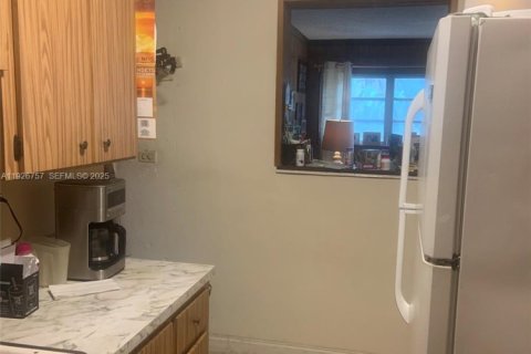 Villa ou maison à vendre à Miami, Floride: 4 chambres, 154.03 m2 № 1989231 - photo 17