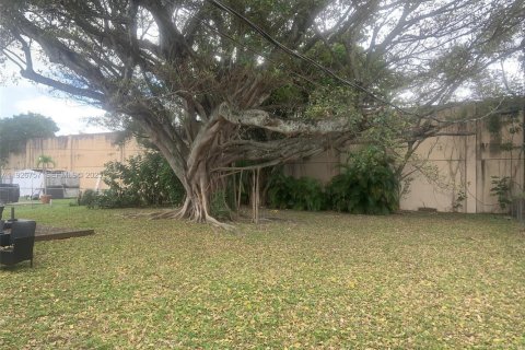 Villa ou maison à vendre à Miami, Floride: 4 chambres, 154.03 m2 № 1989231 - photo 30