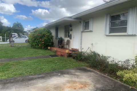 Villa ou maison à vendre à Miami, Floride: 4 chambres, 154.03 m2 № 1989231 - photo 7