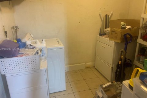 Villa ou maison à vendre à Miami, Floride: 4 chambres, 154.03 m2 № 1989231 - photo 26