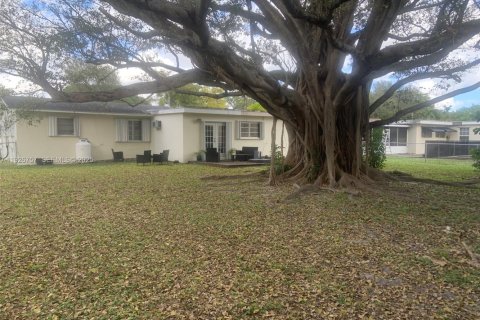 Villa ou maison à vendre à Miami, Floride: 4 chambres, 154.03 m2 № 1989231 - photo 1