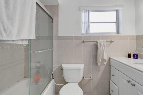 Купить виллу или дом в Корал-Гейблс, Флорида 3 спальни, 149.94м2, № 2053820 - фото 27