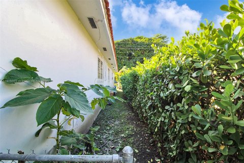 Купить виллу или дом в Корал-Гейблс, Флорида 3 спальни, 149.94м2, № 2053820 - фото 12