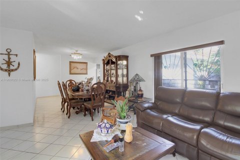 Купить виллу или дом в Корал-Гейблс, Флорида 3 спальни, 149.94м2, № 2053820 - фото 23