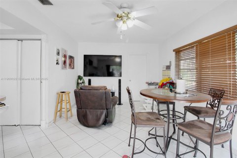 Купить виллу или дом в Корал-Гейблс, Флорида 3 спальни, 149.94м2, № 2053820 - фото 18