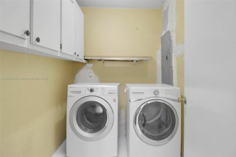 Купить виллу или дом в Корал-Гейблс, Флорида 3 спальни, 149.94м2, № 2053820 - фото 19