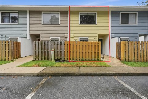 Townhouse in Gainesville, Florida 2 bedrooms, 96.8 sq.m. № 2157423 - photo 2