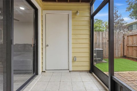 Townhouse in Gainesville, Florida 2 bedrooms, 96.8 sq.m. № 2157423 - photo 23