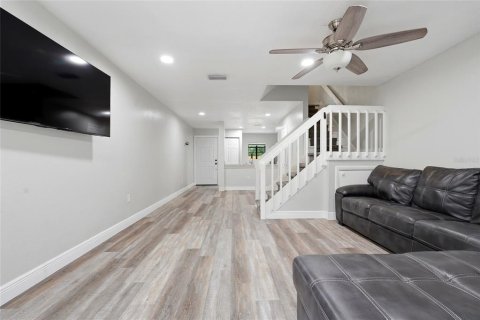 Townhouse in Gainesville, Florida 2 bedrooms, 96.8 sq.m. № 2157423 - photo 12