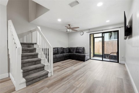 Townhouse in Gainesville, Florida 2 bedrooms, 96.8 sq.m. № 2157423 - photo 11