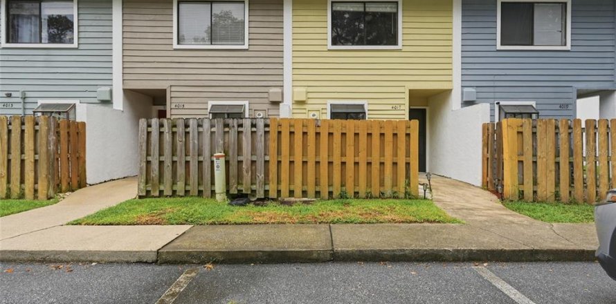 Townhouse in Gainesville, Florida 2 bedrooms, 96.8 sq.m. № 2157423
