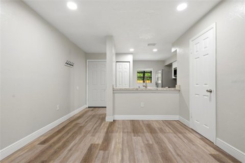 Townhouse in Gainesville, Florida 2 bedrooms, 96.8 sq.m. № 2157423 - photo 7