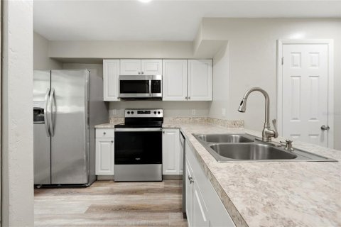 Townhouse in Gainesville, Florida 2 bedrooms, 96.8 sq.m. № 2157423 - photo 8