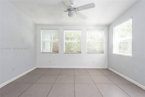 Villa ou maison à louer à El Portal, Floride: 3 chambres, 130.53 m2 № 2154238 - photo 4
