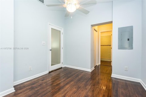Villa ou maison à louer à El Portal, Floride: 3 chambres, 130.53 m2 № 2154238 - photo 13