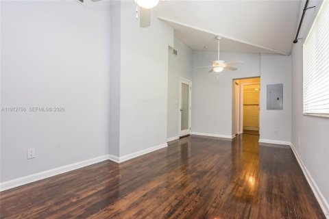 Villa ou maison à louer à El Portal, Floride: 3 chambres, 130.53 m2 № 2154238 - photo 2