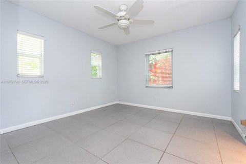 Villa ou maison à louer à El Portal, Floride: 3 chambres, 130.53 m2 № 2154238 - photo 10