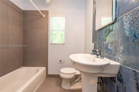 Villa ou maison à louer à El Portal, Floride: 3 chambres, 130.53 m2 № 2154238 - photo 9