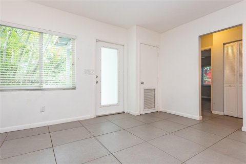 Villa ou maison à louer à El Portal, Floride: 3 chambres, 130.53 m2 № 2154238 - photo 8