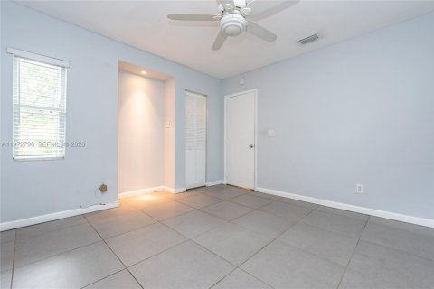 Villa ou maison à louer à El Portal, Floride: 3 chambres, 130.53 m2 № 2154238 - photo 12